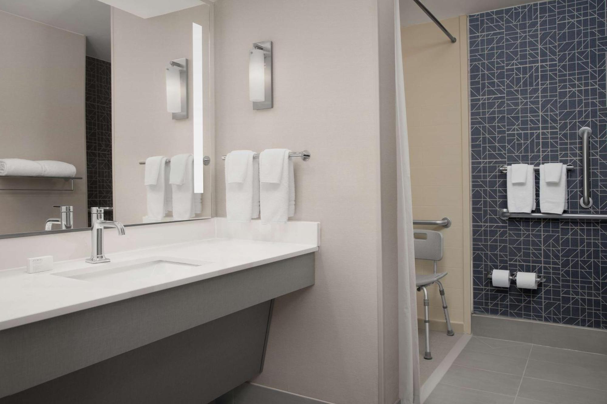 Hotel Homewood By Hilton Alexandria