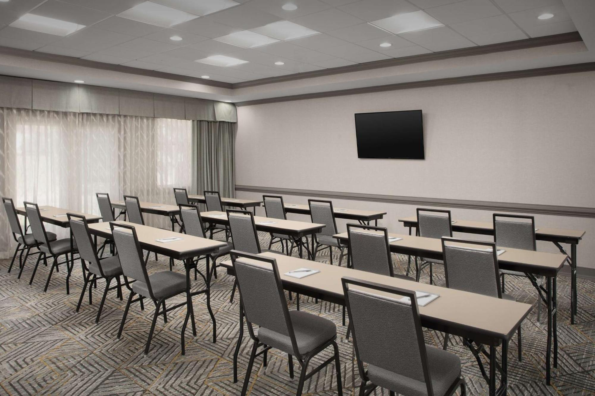 Hotel Homewood By Hilton Alexandria